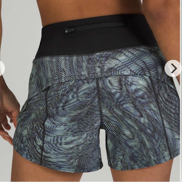 SOLD Lululemon Speed Up Mid-Rise Short 4" - Picture 4 of 6